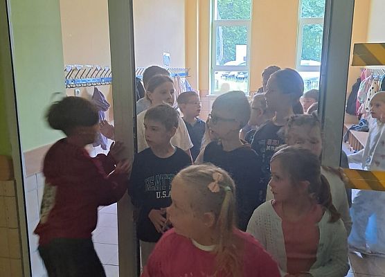 Grafika 33: Starszaki z wizytą w Szkole Podstawowej w Wicku