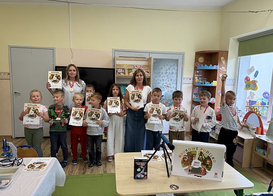 Mali odkrywcy poznają świat pod mikroskopem! grafika