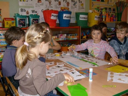 Grafika #0: 2008-04-18 - Starszaki pracują na zajęciach