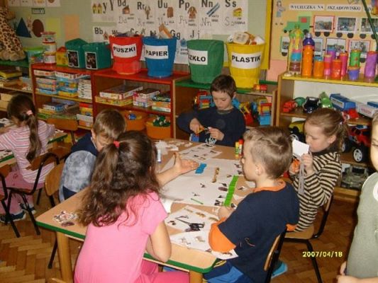 Grafika #8: 2008-04-18 - Starszaki pracują na zajęciach