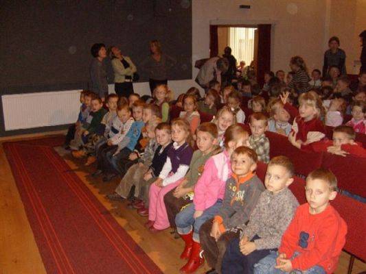 Grafika #20: 2008-11-21 Wyjazd do teatru w Słupsku na przedstawienie Jaś i Małgosia