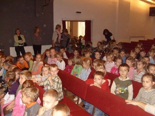 Grafika #21: 2008-11-21 Wyjazd do teatru w Słupsku na przedstawienie Jaś i Małgosia