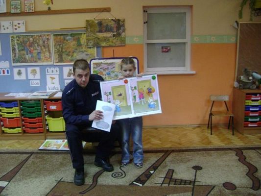 Grafika #0: 2009.11.10 - Spotkanie z policjantem "Uczymy się bezpiecznych zachowań"