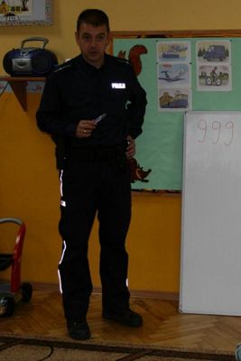 Grafika #4: 2009.11.10 - Spotkanie z policjantem "Uczymy się bezpiecznych zachowań"