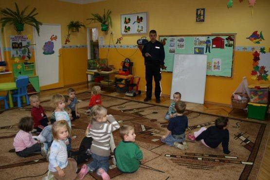 Grafika #5: 2009.11.10 - Spotkanie z policjantem "Uczymy się bezpiecznych zachowań"