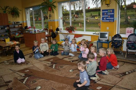 Grafika #12: 2009.11.10 - Spotkanie z policjantem "Uczymy się bezpiecznych zachowań"