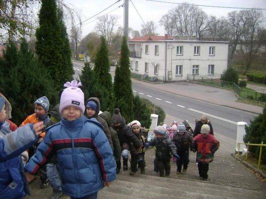 Grafika #0: 2009.11.04 - Piesza wycieczka do kościoła barokowego w Charbrowie