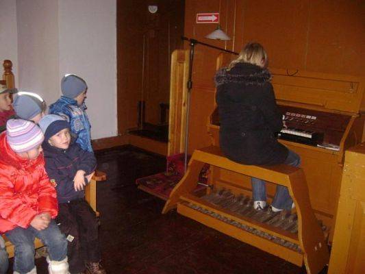 Grafika #2: 2009.11.04 - Piesza wycieczka do kościoła barokowego w Charbrowie