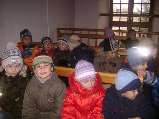 Grafika #3: 2009.11.04 - Piesza wycieczka do kościoła barokowego w Charbrowie