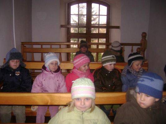 Grafika #5: 2009.11.04 - Piesza wycieczka do kościoła barokowego w Charbrowie