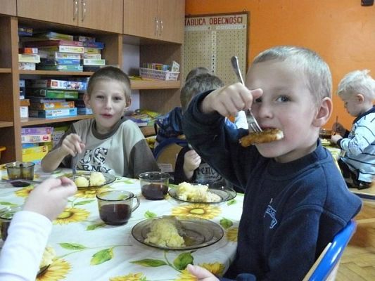 Grafika #1: .bo w przedszkolu szybko mija czas