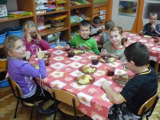 Grafika #6: .bo w przedszkolu szybko mija czas