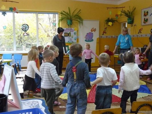 Grafika #13: .bo w przedszkolu szybko mija czas