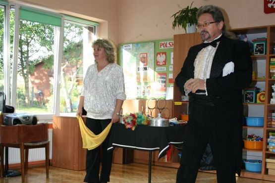 Grafika #0: 2009-09-25 Czarodziej w przedszkolu