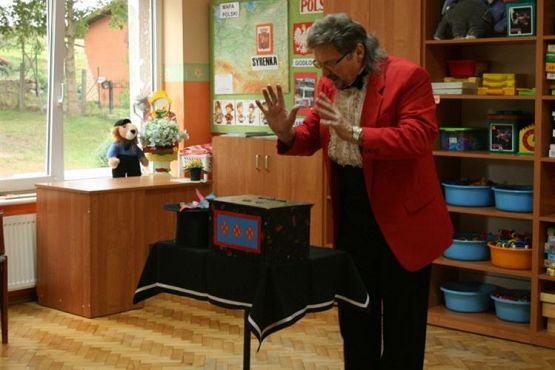 Grafika #5: 2009-09-25 Czarodziej w przedszkolu