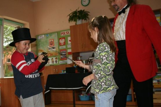 Grafika #12: 2009-09-25 Czarodziej w przedszkolu