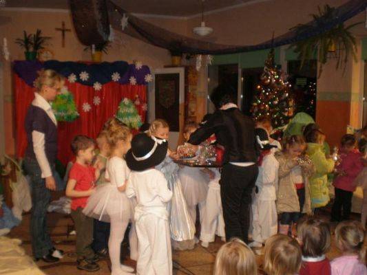 Grafika #0: 17.12.2009 - Przedstawienie "Zima lubi dzieci"