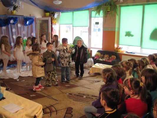 Grafika #6: Dzieci z klas I Szkoły Podstawowej w Wicku z wizytą w naszym przedszkolu.