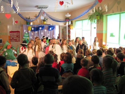 Grafika #7: Dzieci z klas I Szkoły Podstawowej w Wicku z wizytą w naszym przedszkolu.