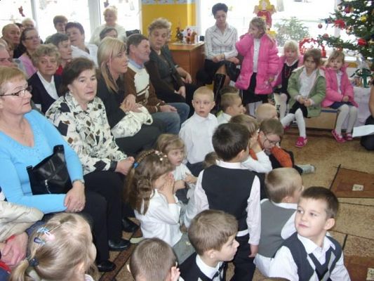 Grafika #0: 2010.01.21 - Dzień Babci i Dziadka w grupie "średniaków" i "starszaków"