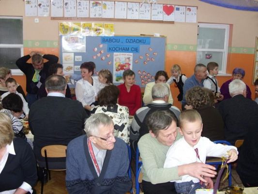 Grafika #3: 2010.01.21 - Dzień Babci i Dziadka w grupie "średniaków" i "starszaków"