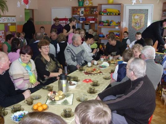 Grafika #4: 2010.01.21 - Dzień Babci i Dziadka w grupie "średniaków" i "starszaków"