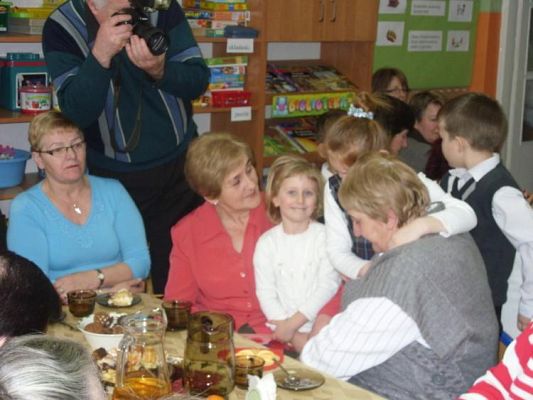 Grafika #5: 2010.01.21 - Dzień Babci i Dziadka w grupie "średniaków" i "starszaków"