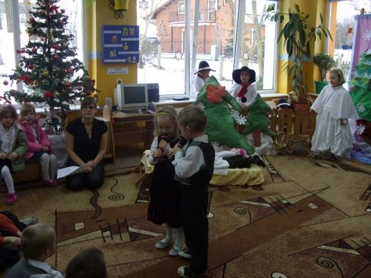 Grafika #11: 2010.01.21 - Dzień Babci i Dziadka w grupie "średniaków" i "starszaków"