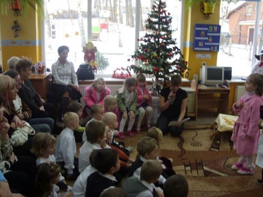 Grafika #12: 2010.01.21 - Dzień Babci i Dziadka w grupie "średniaków" i "starszaków"