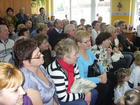 Grafika #13: 2010.01.21 - Dzień Babci i Dziadka w grupie "średniaków" i "starszaków"