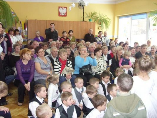 Grafika #15: 2010.01.21 - Dzień Babci i Dziadka w grupie "średniaków" i "starszaków"