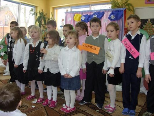 Grafika #18: 2010.01.21 - Dzień Babci i Dziadka w grupie "średniaków" i "starszaków"