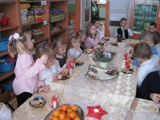 Grafika #7: 22.12.2009 - Wigilia w przedszkolu.