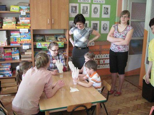 Grafika #5: 26.03.2010 - Klub Młodego Odkrywcy z wizytą w naszym przedszkolu