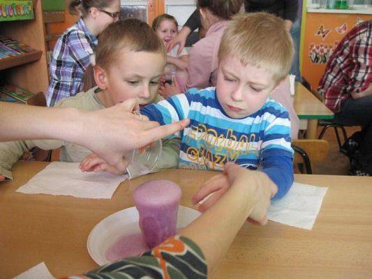 Grafika #7: 26.03.2010 - Klub Młodego Odkrywcy z wizytą w naszym przedszkolu