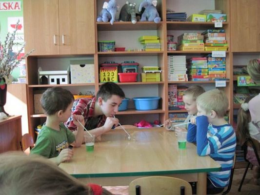 Grafika #9: 26.03.2010 - Klub Młodego Odkrywcy z wizytą w naszym przedszkolu