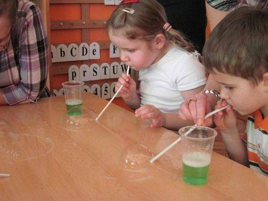 Grafika #13: 26.03.2010 - Klub Młodego Odkrywcy z wizytą w naszym przedszkolu