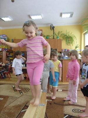 Grafika #1: 10.02.2010 - Ćwiczenia gimnastyczne w grupie "Maluchów"