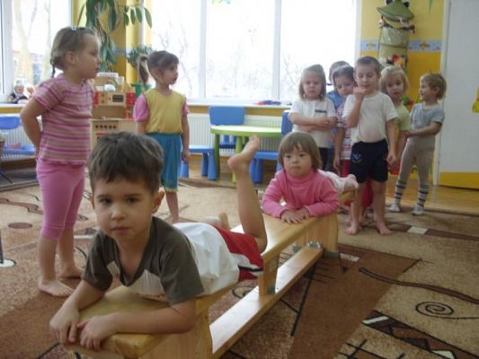 Grafika #6: 10.02.2010 - Ćwiczenia gimnastyczne w grupie "Maluchów"