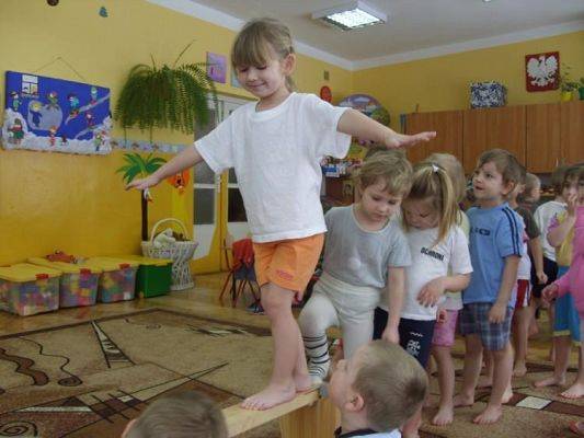 Grafika #12: 10.02.2010 - Ćwiczenia gimnastyczne w grupie "Maluchów"