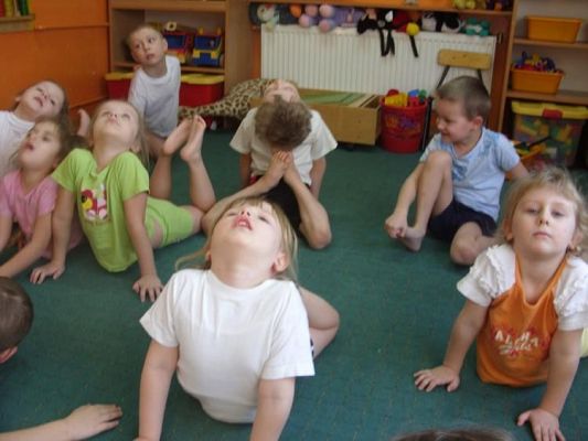 Grafika #0: 05.02.2010 - Ćwiczenia gimnastyczne w grupie "średniaków"