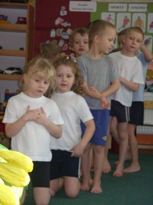 Grafika #1: 05.02.2010 - Ćwiczenia gimnastyczne w grupie "średniaków"