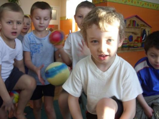 Grafika #2: 05.02.2010 - Ćwiczenia gimnastyczne w grupie "średniaków"