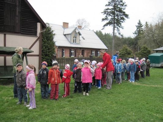 Grafika #0: 27.04.2010 - Wizyta w leśniczówce w Borze Charbrowskim