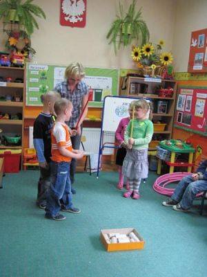 Grafika #4: 21.04.2010 - Zajęcia otwarte w grupie Średniaków