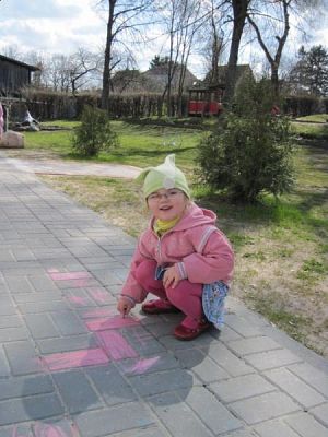 Grafika #7: 20.04.2010 - Wiosenne zabawy Maluszków w ogródku przedszkolnym