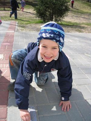 Grafika #9: 20.04.2010 - Wiosenne zabawy Maluszków w ogródku przedszkolnym