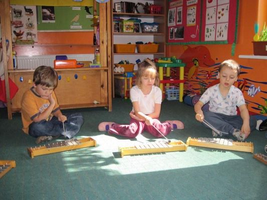 Grafika #6: 15.04.2010 - Zajęcia rytmiczne w grupie Starszaków