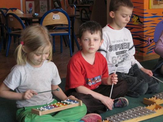 Grafika #10: 15.04.2010 - Zajęcia rytmiczne w grupie Starszaków