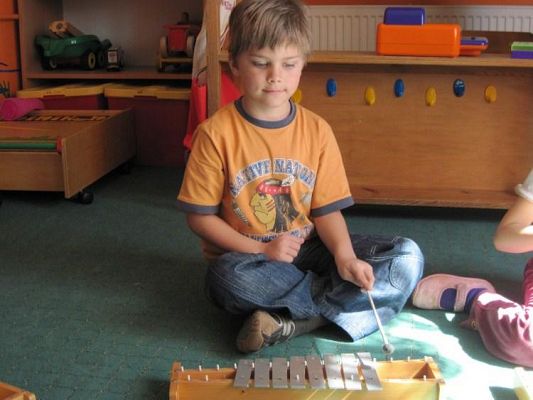 Grafika #12: 15.04.2010 - Zajęcia rytmiczne w grupie Starszaków